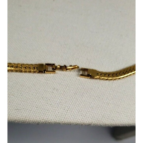 Vintage 1980's Napier Gold Tone Herringbone 22” Etched Both Sides Necklace - Picture 10 of 10
